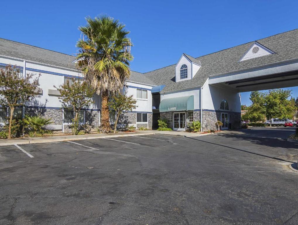 Quality Inn Fresno Yosemite Airport Екстер'єр фото