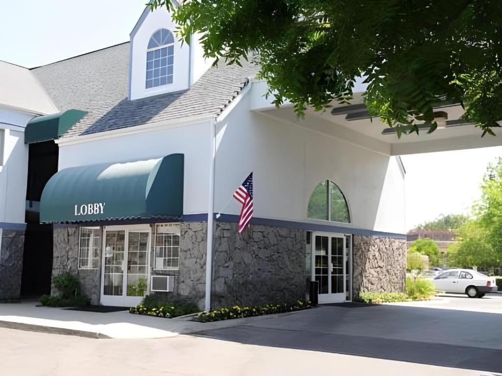 Quality Inn Fresno Yosemite Airport Екстер'єр фото