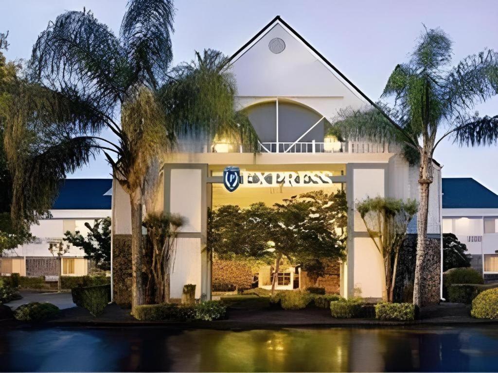 Quality Inn Fresno Yosemite Airport Екстер'єр фото