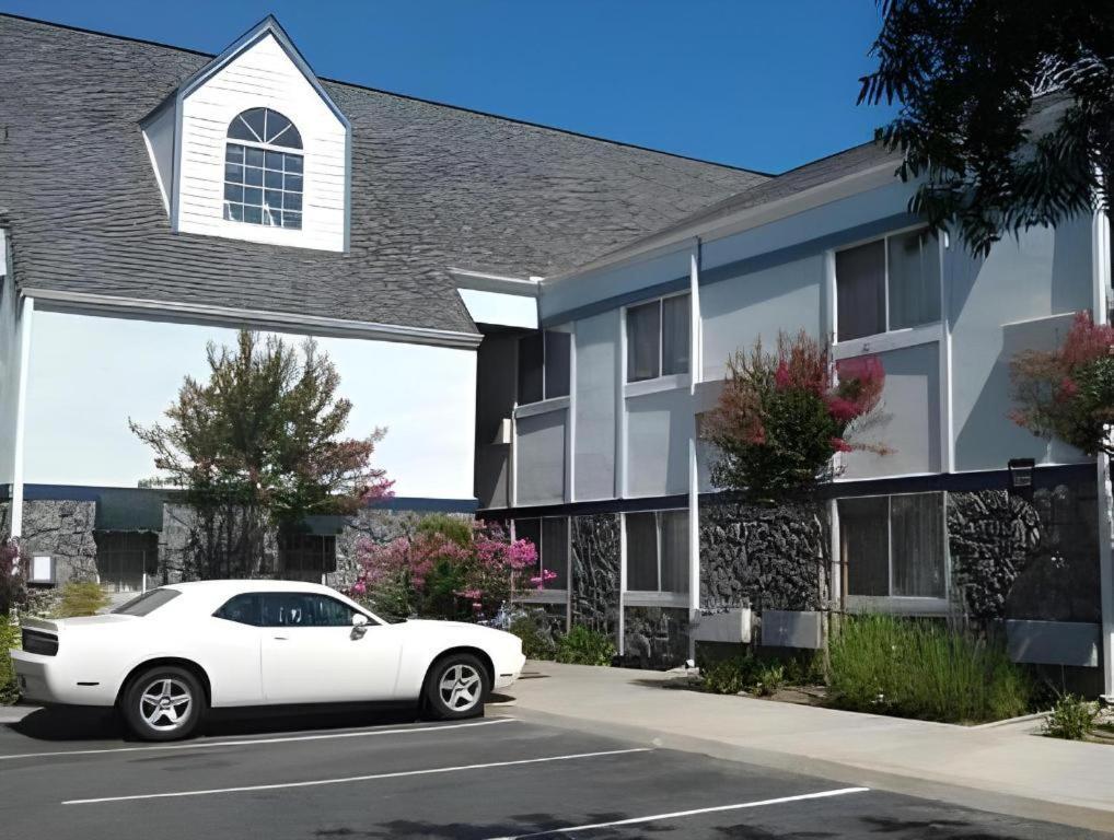 Quality Inn Fresno Yosemite Airport Екстер'єр фото