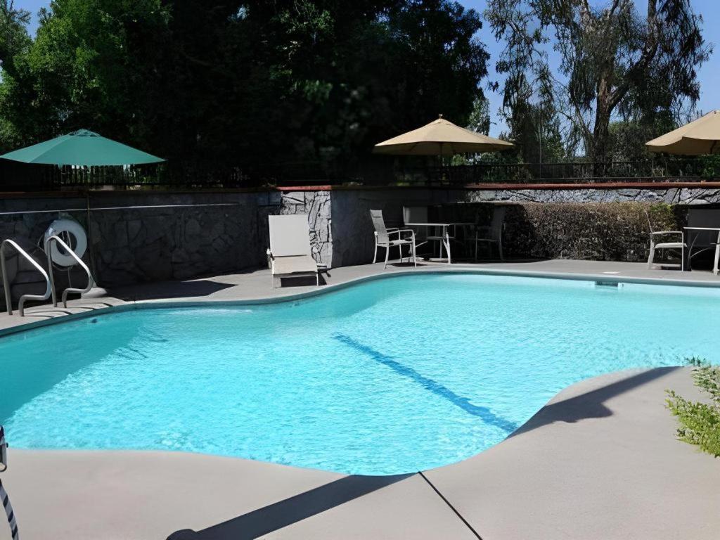 Quality Inn Fresno Yosemite Airport Екстер'єр фото