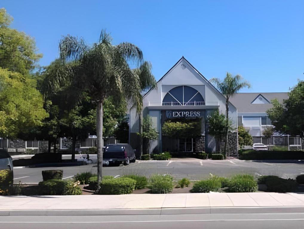 Quality Inn Fresno Yosemite Airport Екстер'єр фото