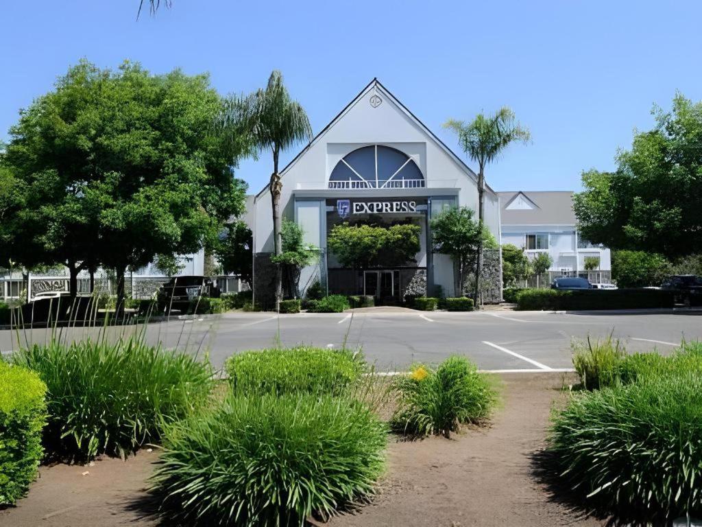 Quality Inn Fresno Yosemite Airport Екстер'єр фото