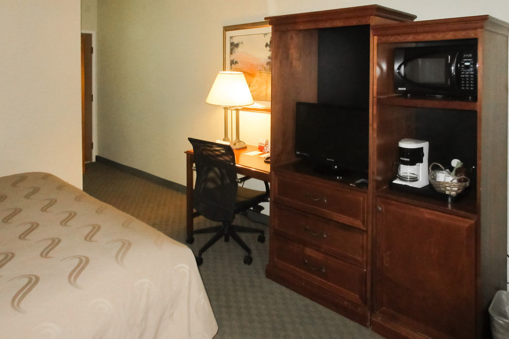 Quality Inn Fresno Yosemite Airport Екстер'єр фото